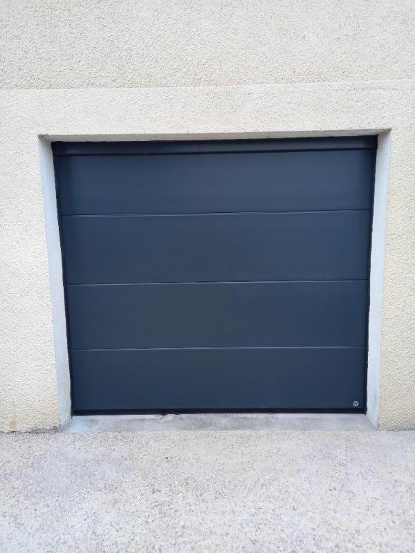 Installation porte de garage en Alu gris anthracite (7016) à Maurs