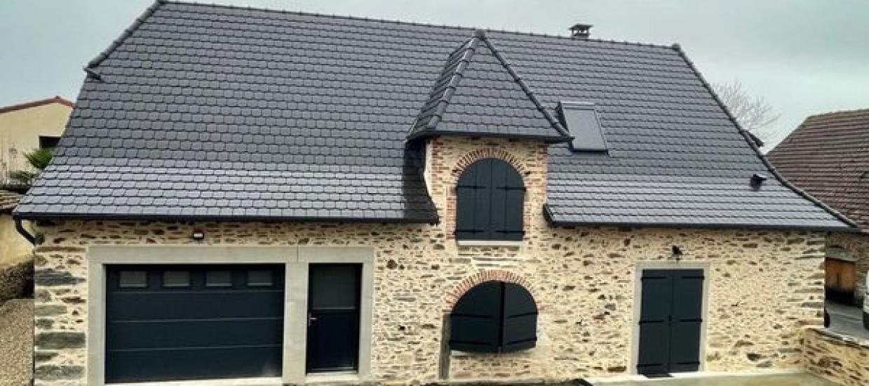 Menuiseries, porte de garage et volets battants en alu 7016 autour de Maurs 