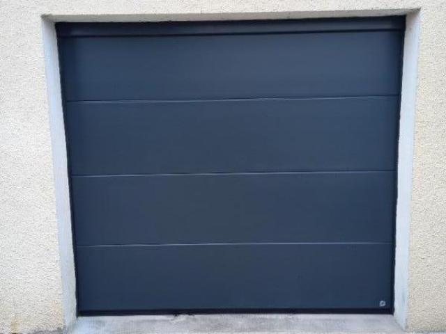 Installation porte de garage en Alu gris anthracite (7016) à Maurs