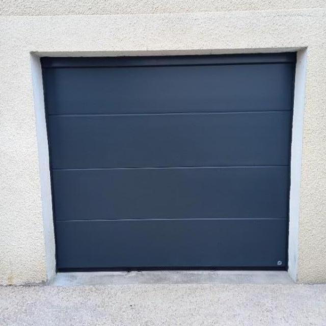 Installation porte de garage en Alu gris anthracite (7016) à Maurs